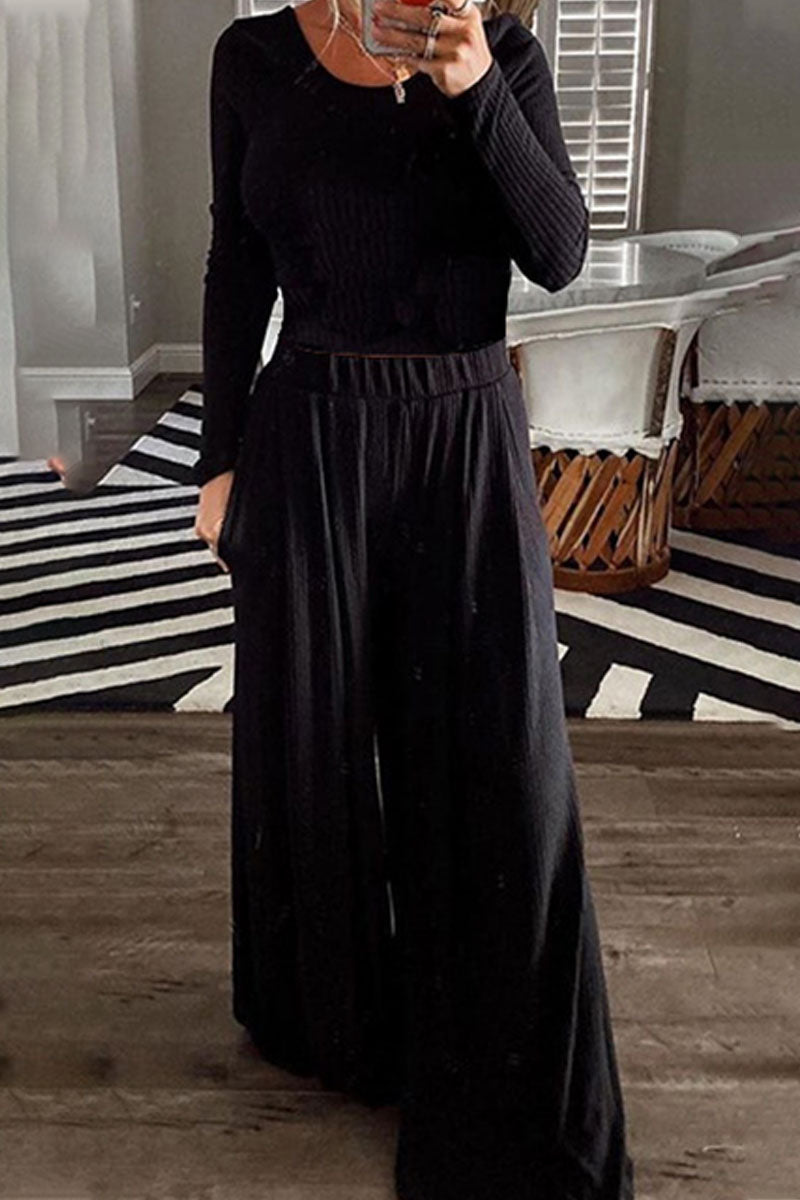 Stilla | To dele med lange ærmer og rund halsudskæring, elegant og moderne, ensfarvet patchwork