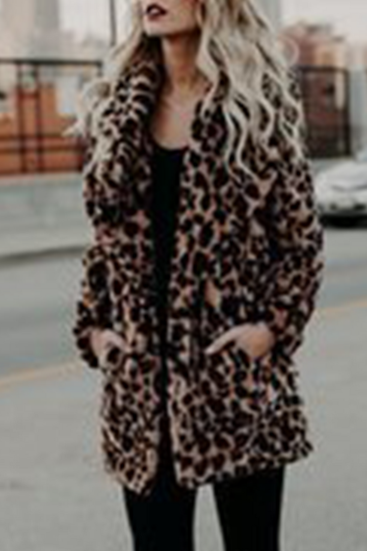 Stilla | Trendy og Elegant Udendørs Beklædning Med Leopard Lomme og Rullet Krave