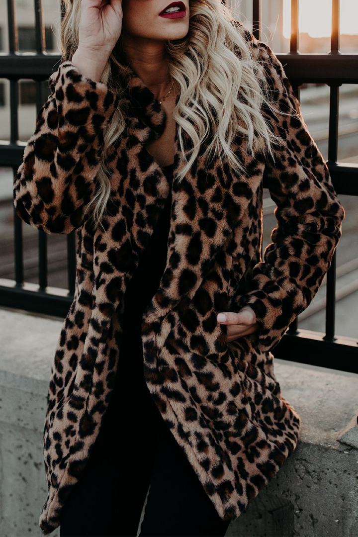 Stilla | Trendy og Elegant Udendørs Beklædning Med Leopard Lomme og Rullet Krave