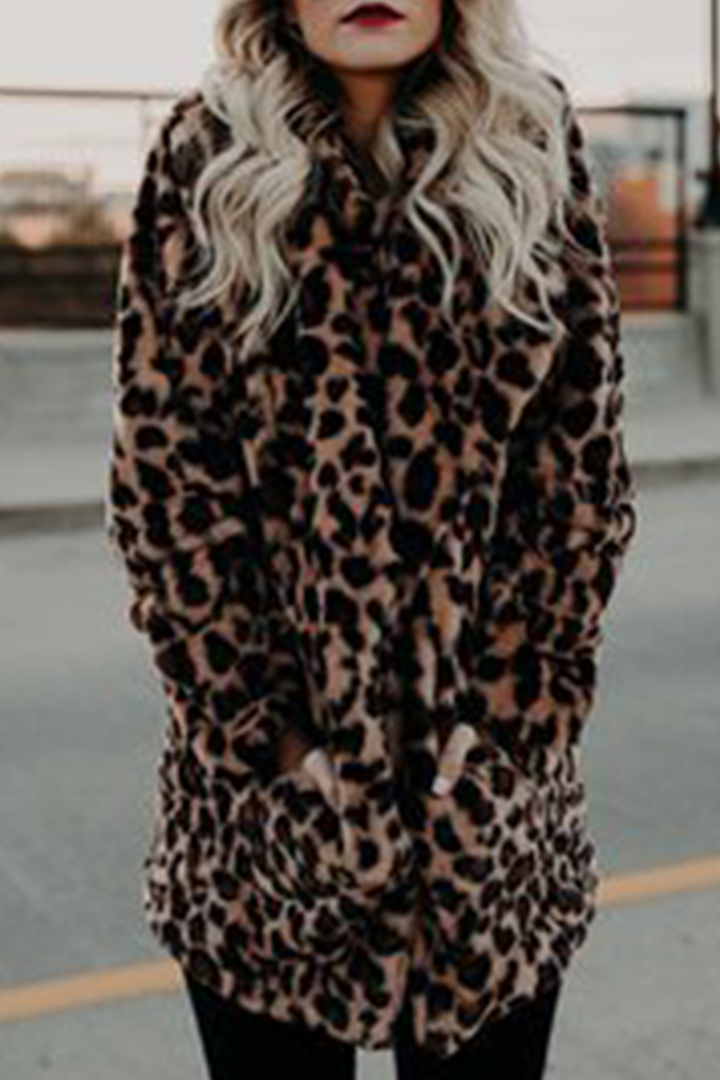 Stilla | Trendy og Elegant Udendørs Beklædning Med Leopard Lomme og Rullet Krave