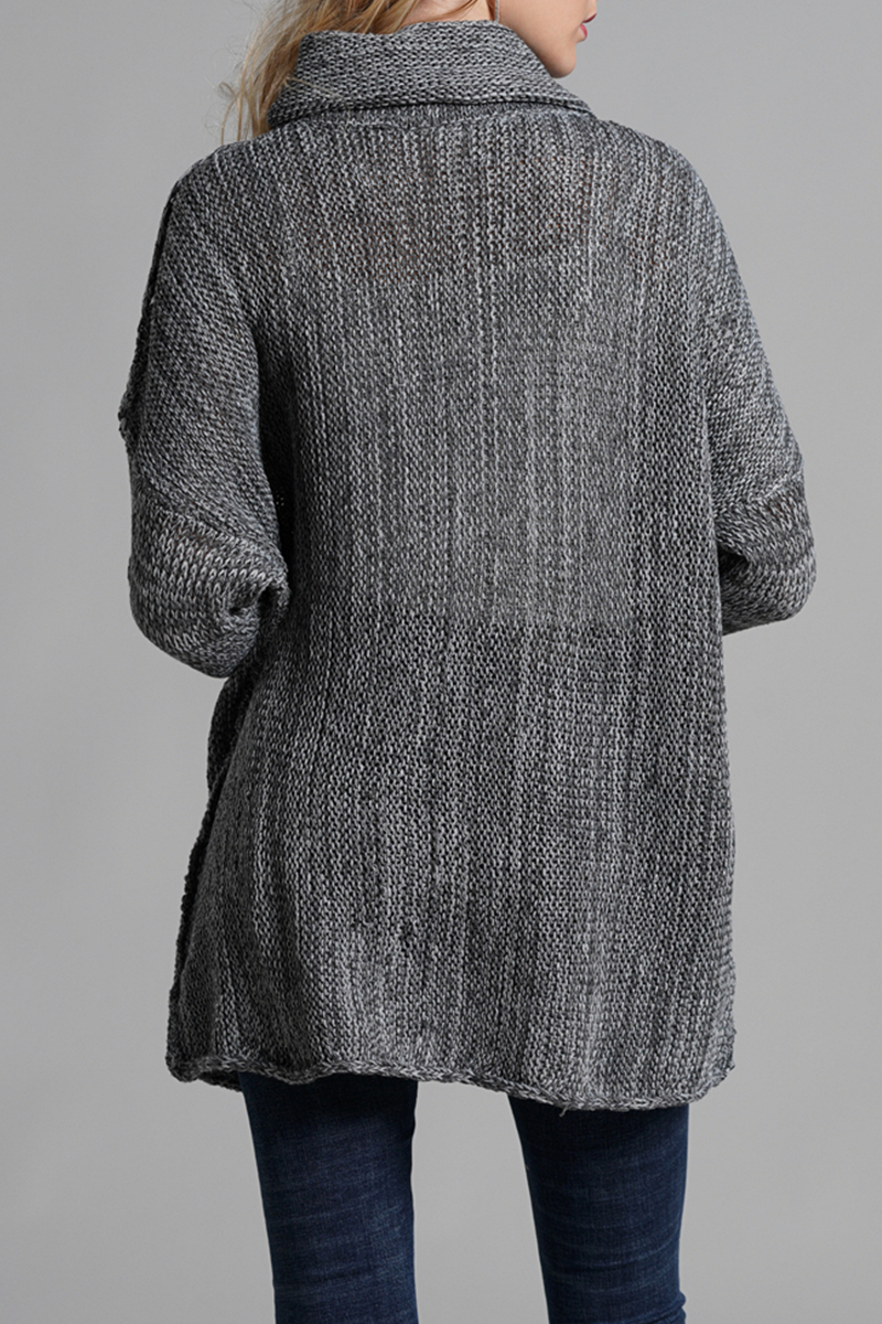 Stilla | Ensfarvet Lækkert Pullover Med Rullekrave og Splittet Øverste Del