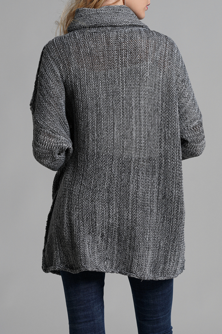 Stilla | Ensfarvet Lækkert Pullover Med Rullekrave og Splittet Øverste Del