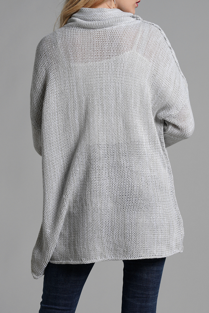 Stilla | Ensfarvet Lækkert Pullover Med Rullekrave og Splittet Øverste Del