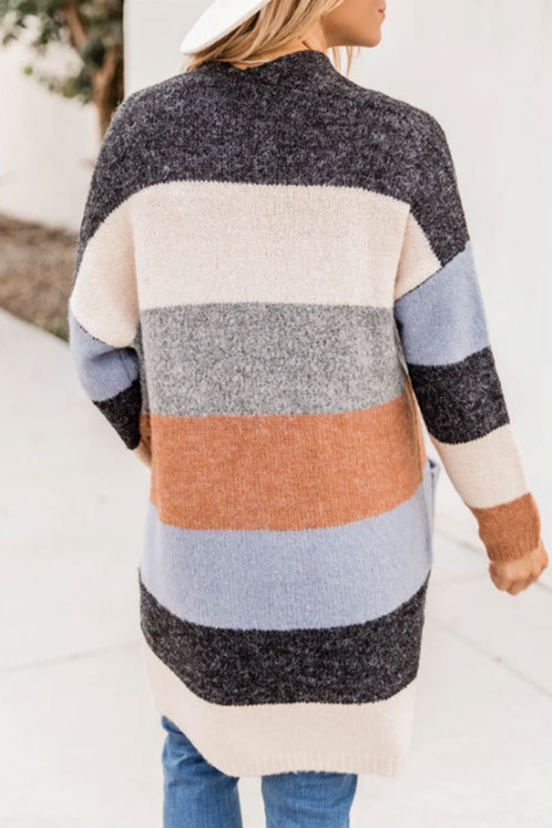 Stilla | Farverig Løs Pullover Med Kontrastfarvede Indsatser Og Store Lommer
