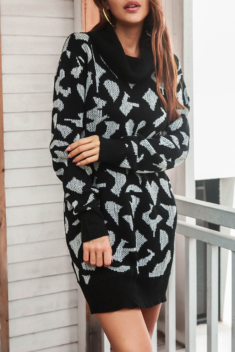 Stilla | Lækker sweater med rullekrave og kontrastrende tryk
