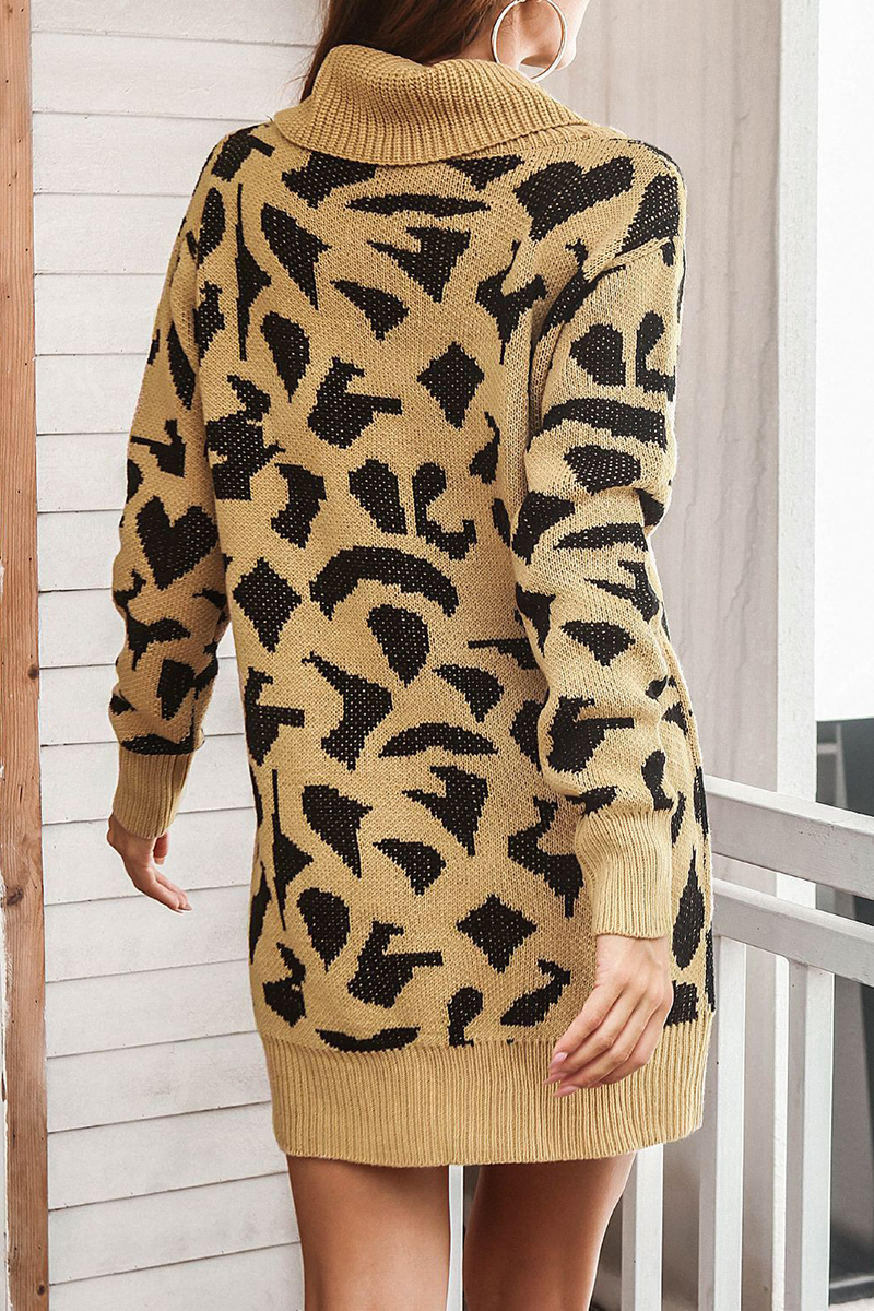 Stilla | Lækker sweater med rullekrave og kontrastrende tryk