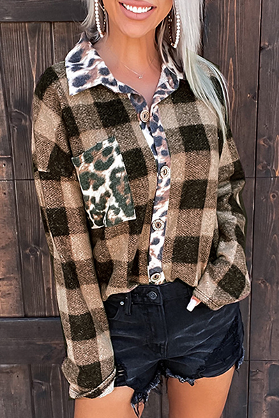 Stilla | Casual toppe med omklappet krave og ternet leopardprint