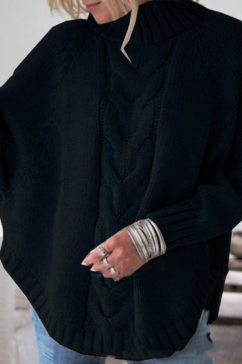 Stilla | Løs Pullover Med Rullekrave og Enfarvet Patchwork