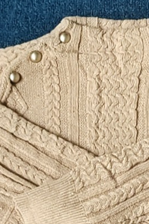 Stilla | Enkel Rullekrave Sweater Med Patchwork Sløjfe