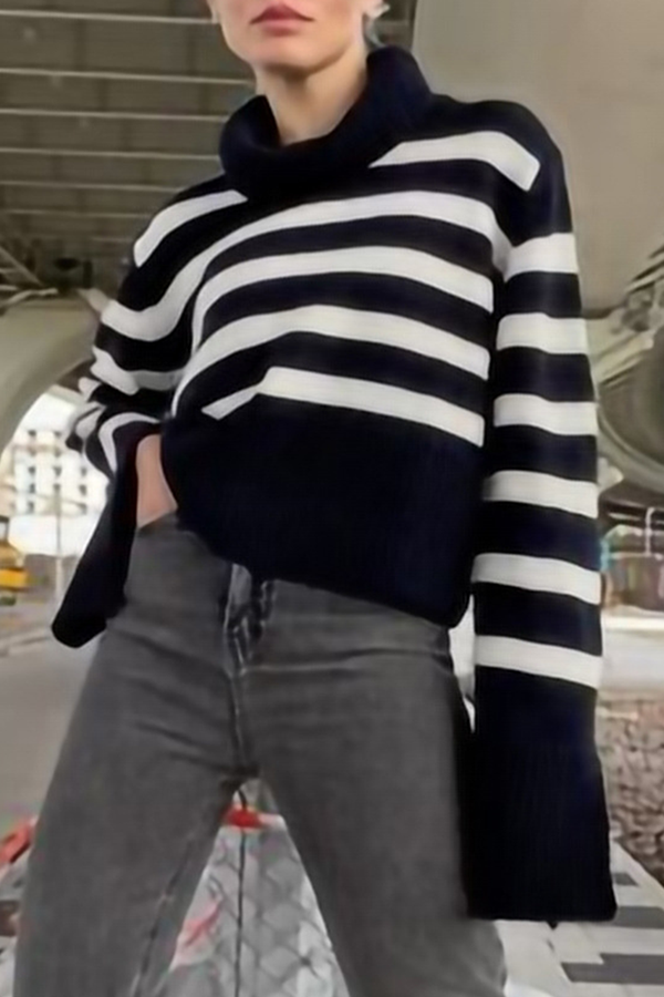 Stilla | Fin Pullover med Rullekrave, Stribet Spalte og Kontrasttop