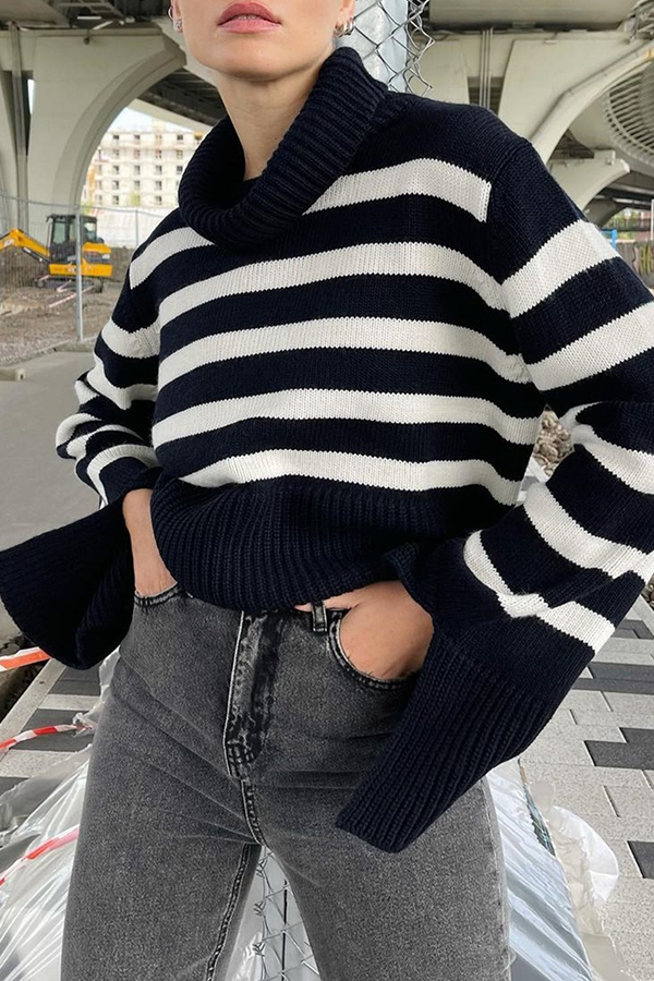 Stilla | Fin Pullover med Rullekrave, Stribet Spalte og Kontrasttop