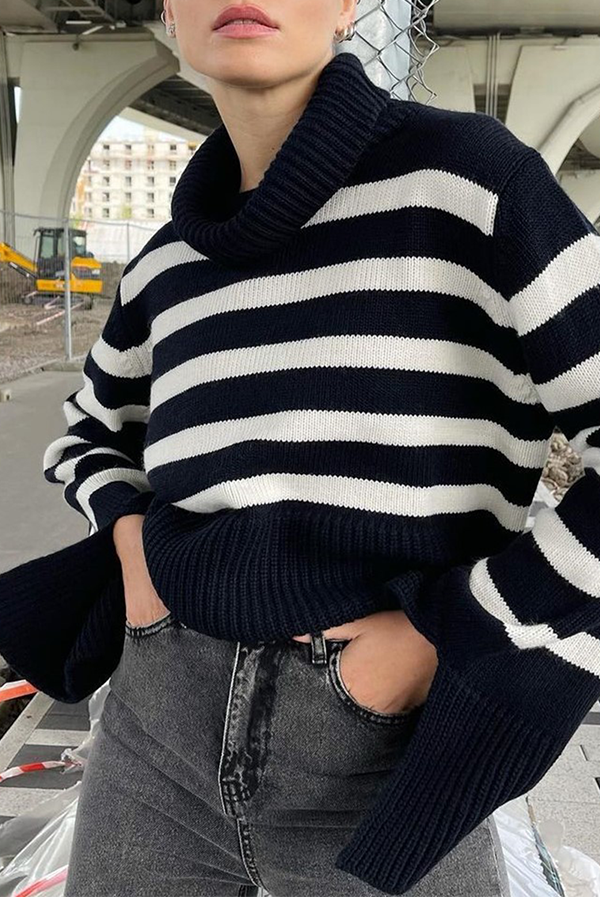 Stilla | Fin Pullover med Rullekrave, Stribet Spalte og Kontrasttop
