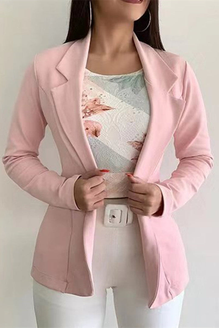 Stilla | Fashionabel og Casual Strikjakke i Ensfarvet Med Omfoldet Krave