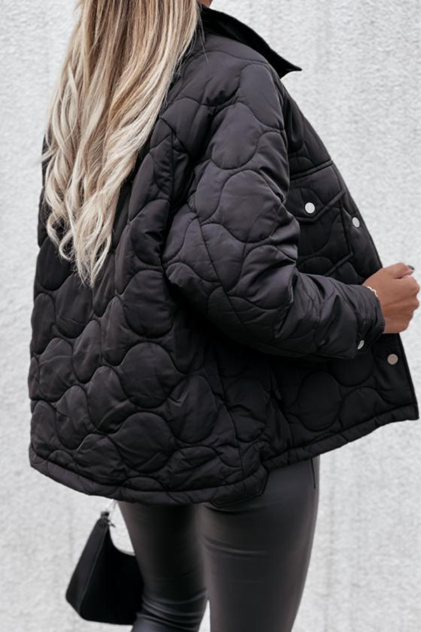 Stilla | Lækre Patchwork Outdoor Tøj Med Lommeklap og Omsluttet Krave
