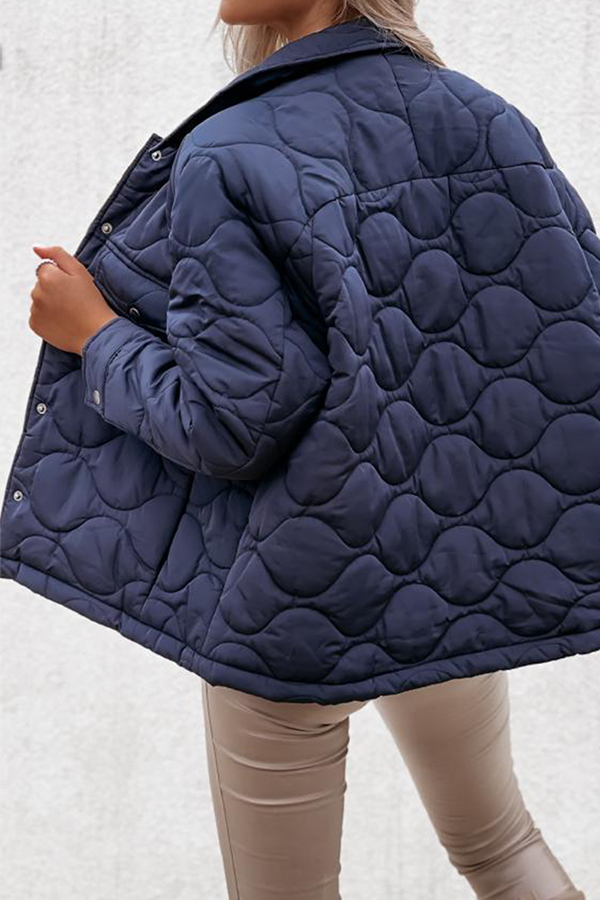 Stilla | Lækre Patchwork Outdoor Tøj Med Lommeklap og Omsluttet Krave