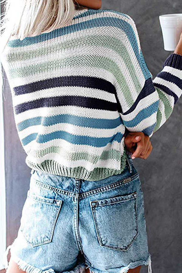 Stilla | Løs sweater med rund halsudskæring lavet af stribet patchwork