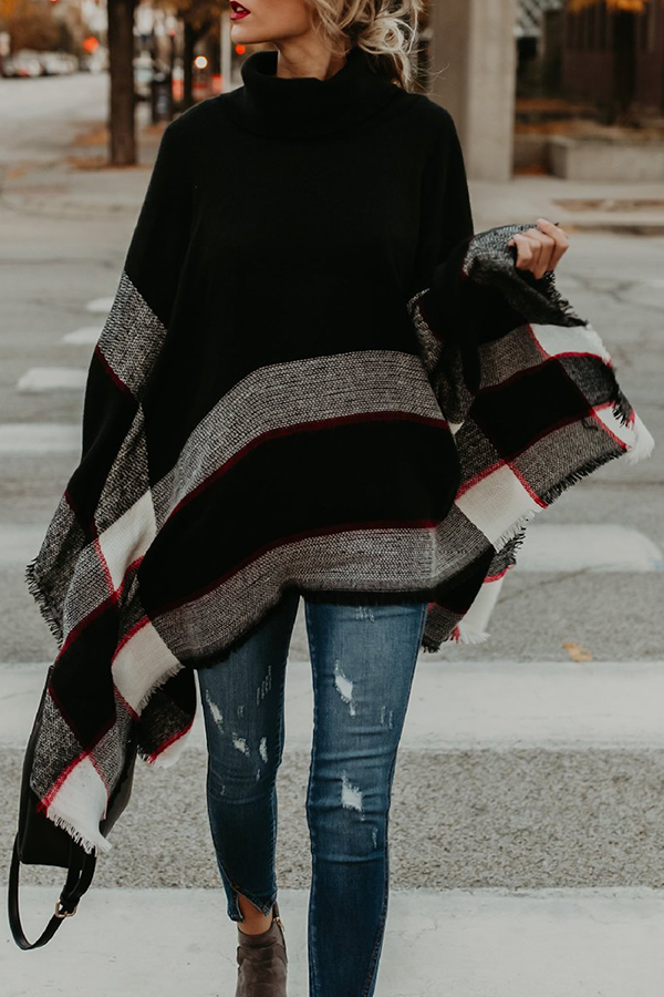 Stilla | Elegant Stribet Rullekrave Sweater Med Pompon Patchwork
