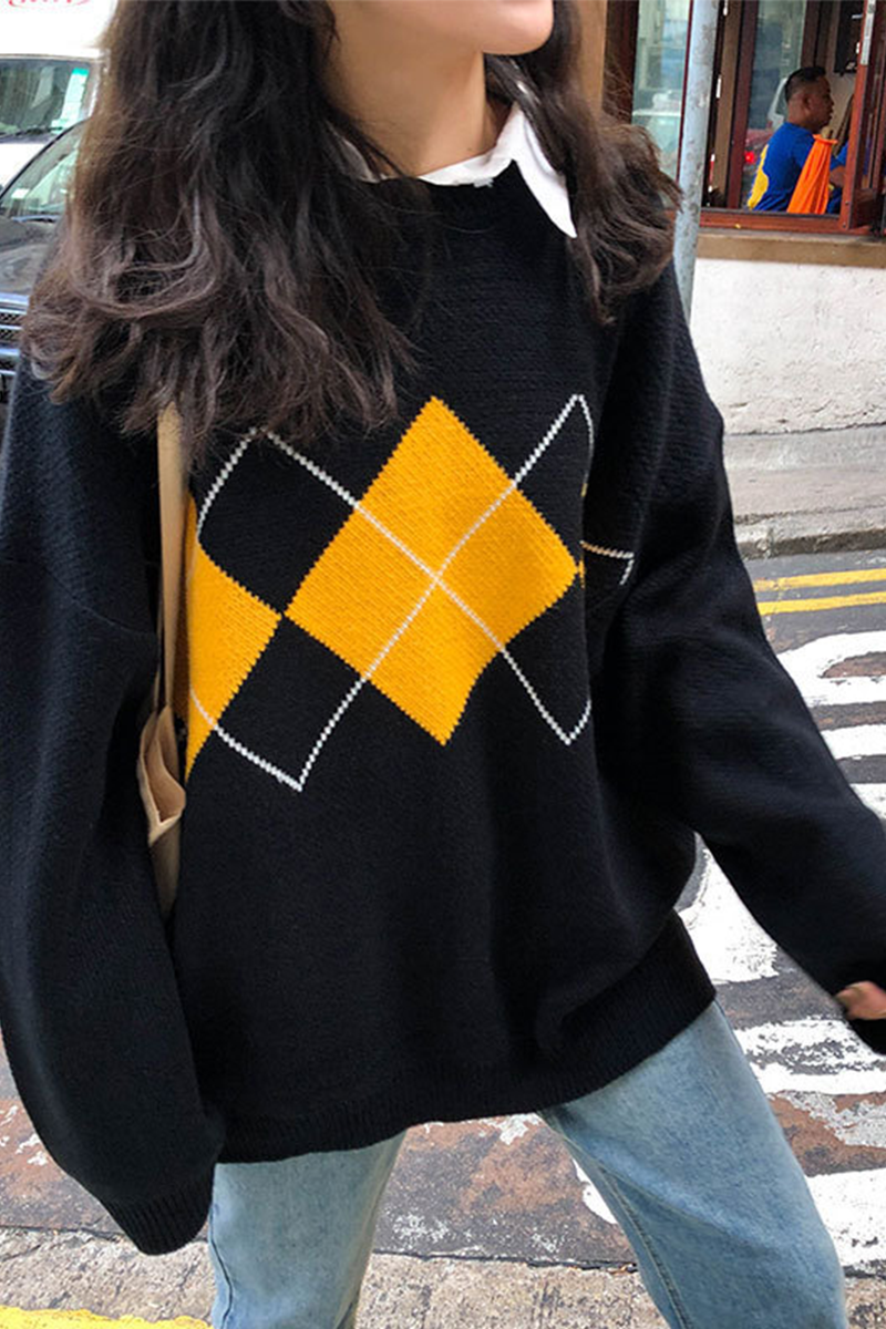 Stilla | Casual Striktrøje med Geometrisk Patchwork Kontrast og Rund Halsudskæring