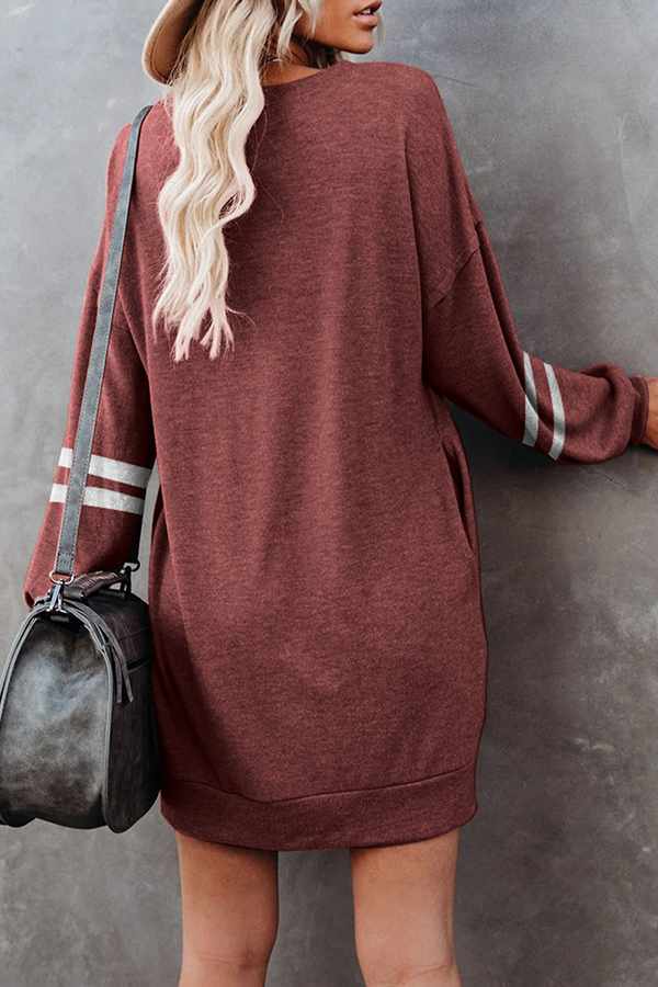 Stilla | Lækre T-shirt kjoler med stribede lommer og rund halsudskæring