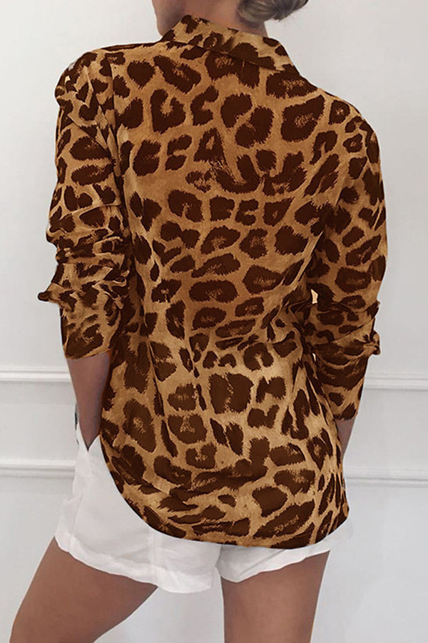 Stilla | Mode Toppe Med Leopard Sløjfe og Omslået Krave
