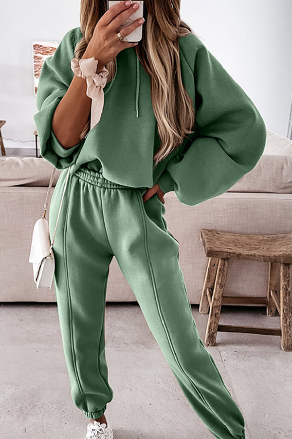Stilla | To-delt sæt med lange ærmer og hætte, streetwear, ensfarvet, patchwork, snøre, hætte