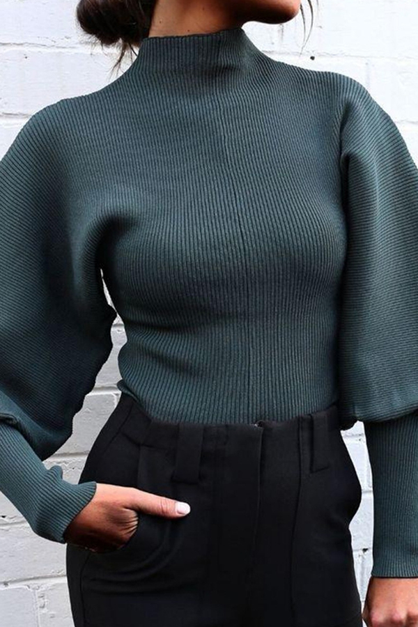Stilla | Lækker sweater med rullekrave i ensfarvet patchwork