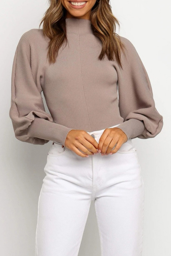 Stilla | Lækker sweater med rullekrave i ensfarvet patchwork