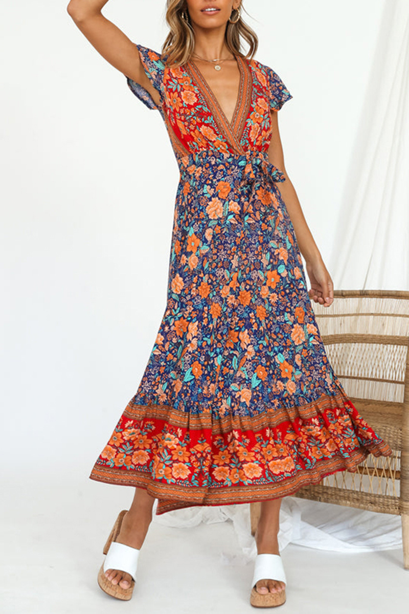 Stilla | Kjole med Print, Talje Skirt og Elegant V-hals Look