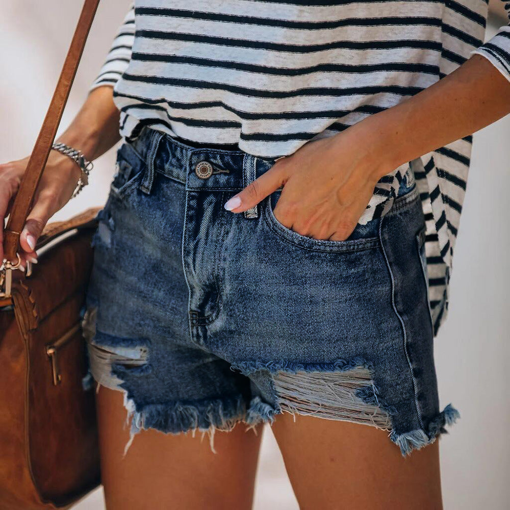 Damejeansshorts i afslappet vintage-stil med frynset kant og moderne rivdetaljer Stilla
