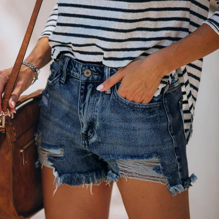 Damejeansshorts i afslappet vintage-stil med frynset kant og moderne rivdetaljer Stilla