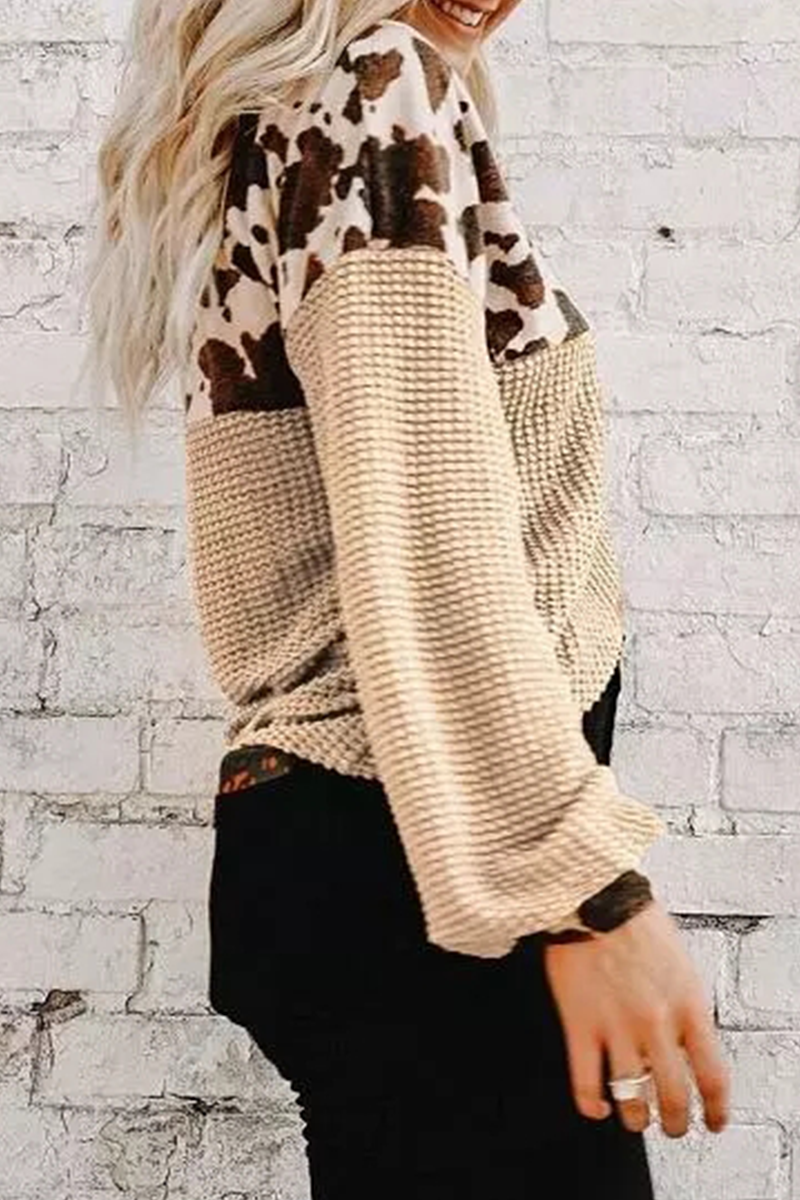 Stilla | Fritids toppe med V-udskæring i leopard patchwork