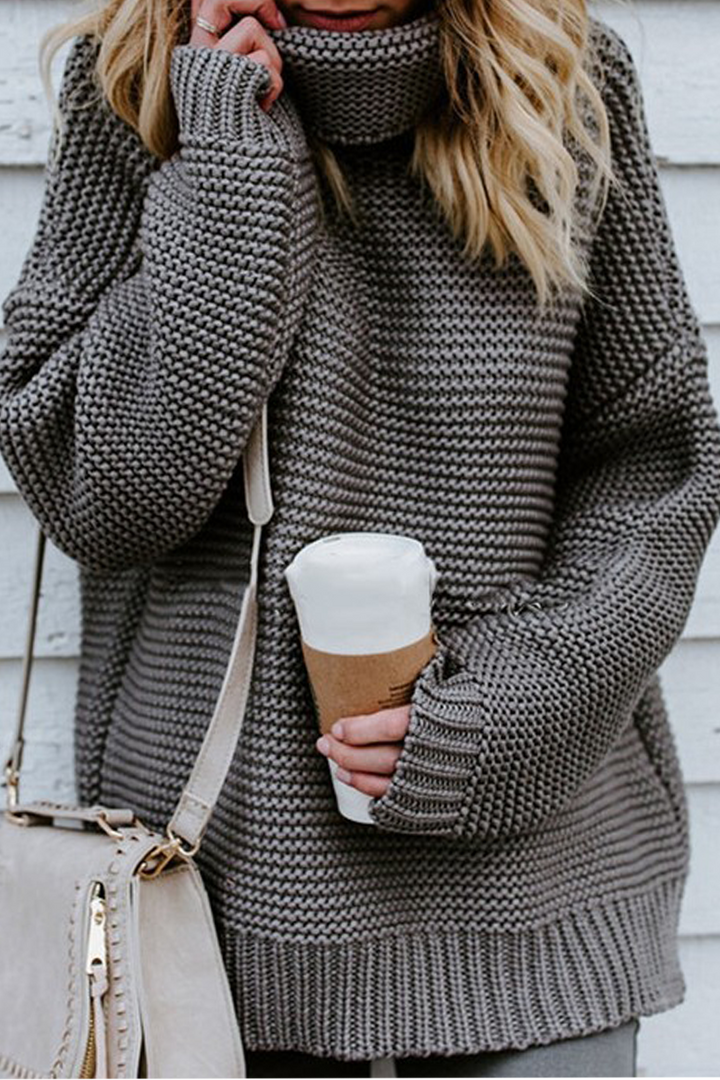 Stilla | Modetrøje med høj hals i ensfarvet patchwork-stil