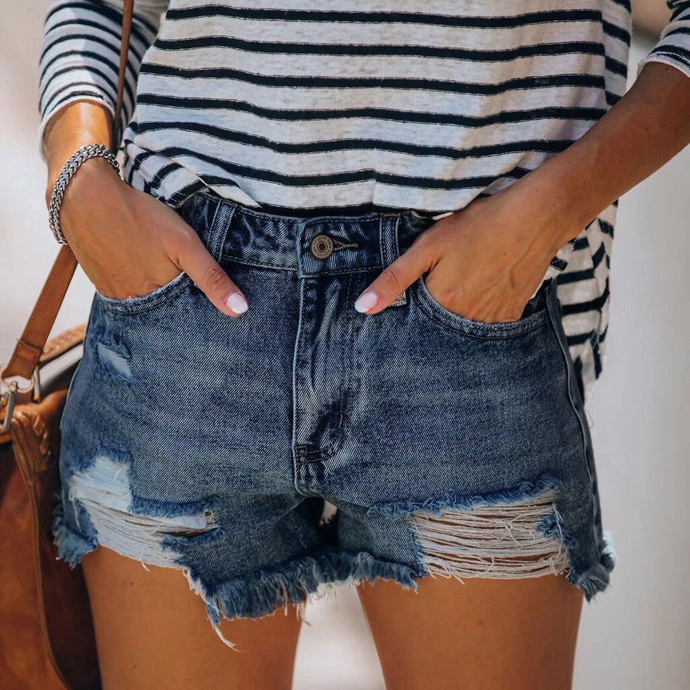 Damejeansshorts i afslappet vintage-stil med frynset kant og moderne rivdetaljer Stilla
