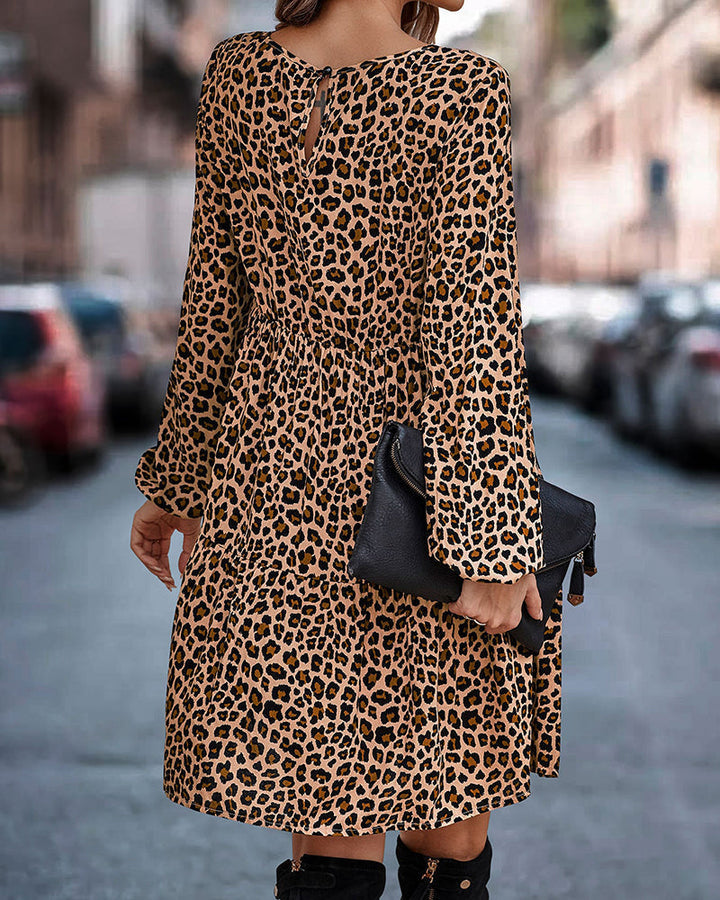 Stilla | Leopard Print Oversized Kjole med Lange Ærmer