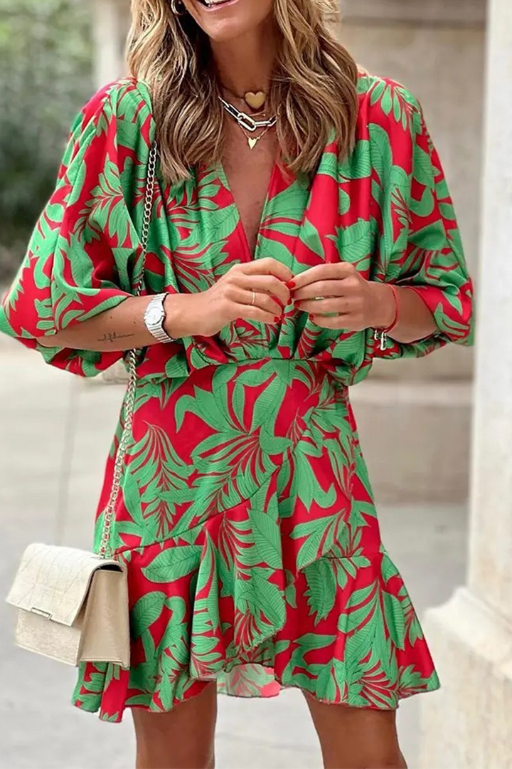 Stilla | Patchwork Kjole med Talje Snit og V-hals Print