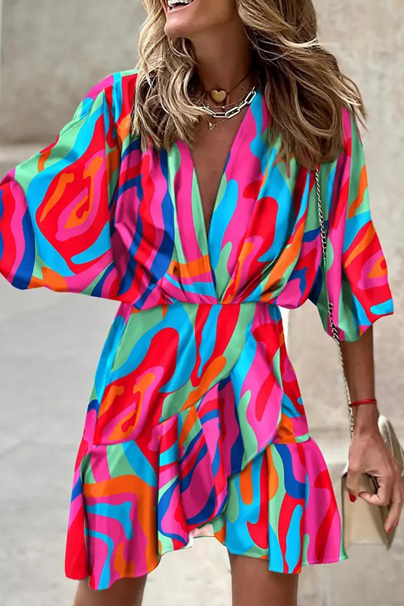 Stilla | Patchwork Kjole med Talje Snit og V-hals Print