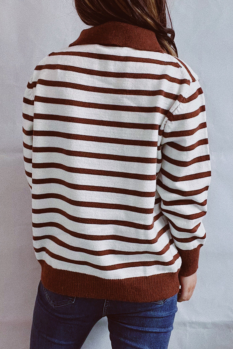 Stilla | Casual Sweater Med Stribede Knapper og Omslået Krave