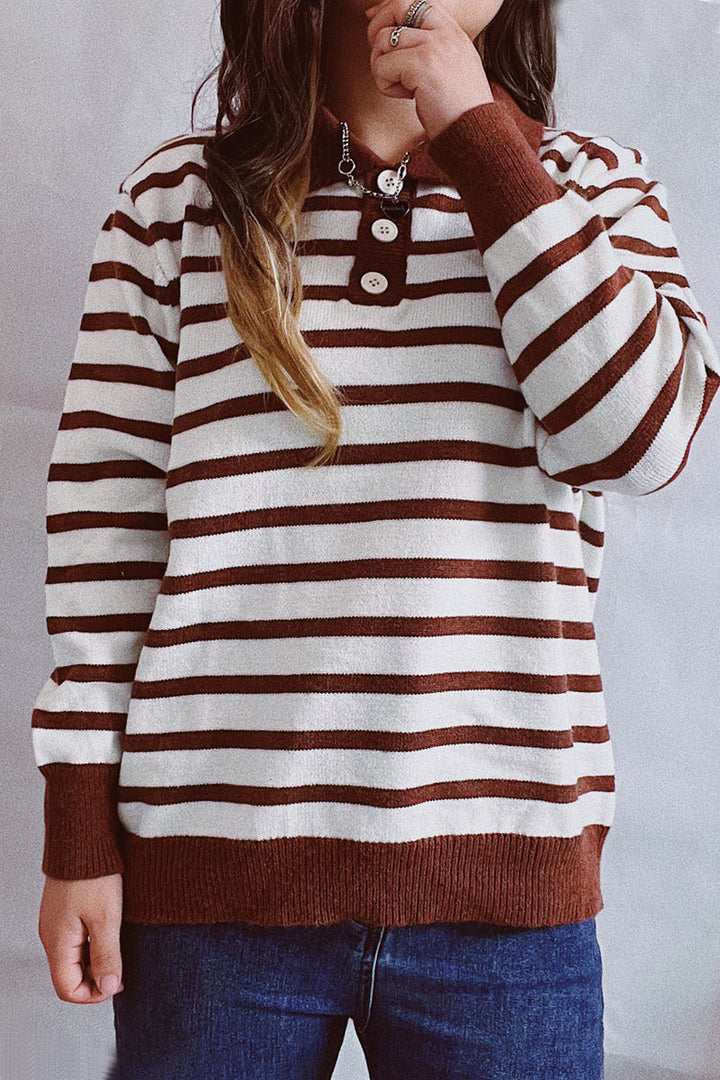 Stilla | Casual Sweater Med Stribede Knapper og Omslået Krave