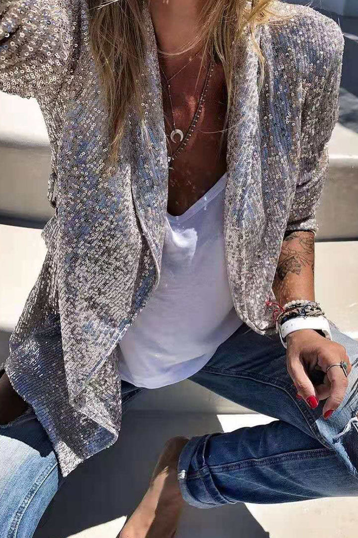 Stilla | Sexet Ensfarvet Outdoor Tøj Med Omslået Krave Af Patches og Glitter