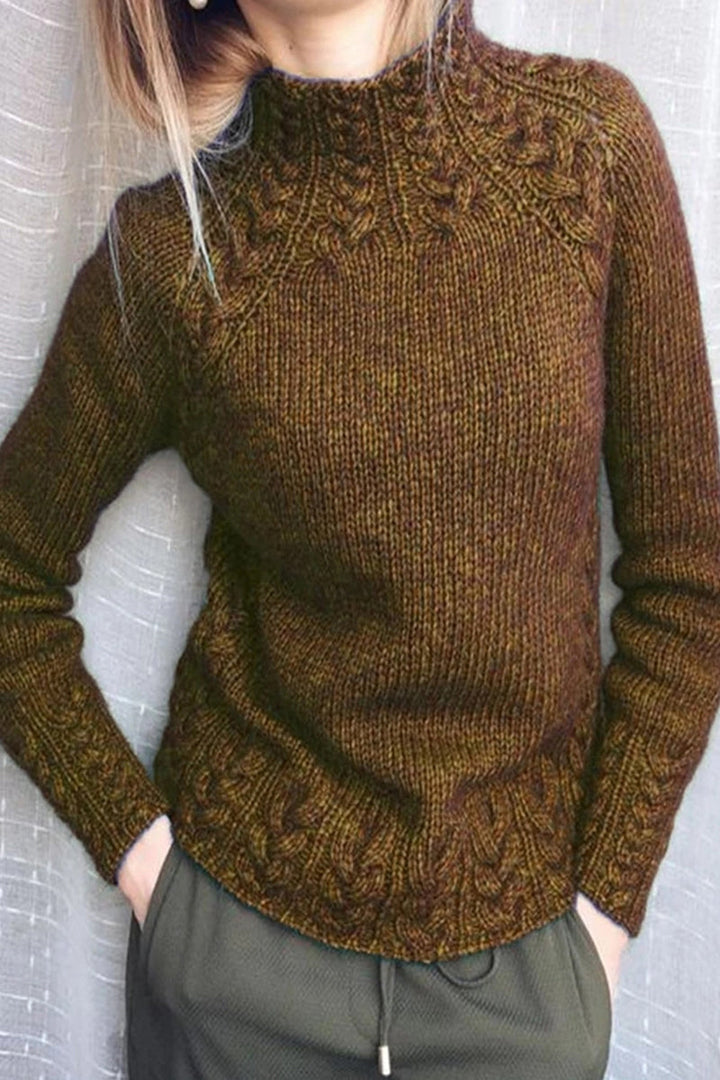 Stilla | Pullover med let rullekrave i ensfarvet materiale