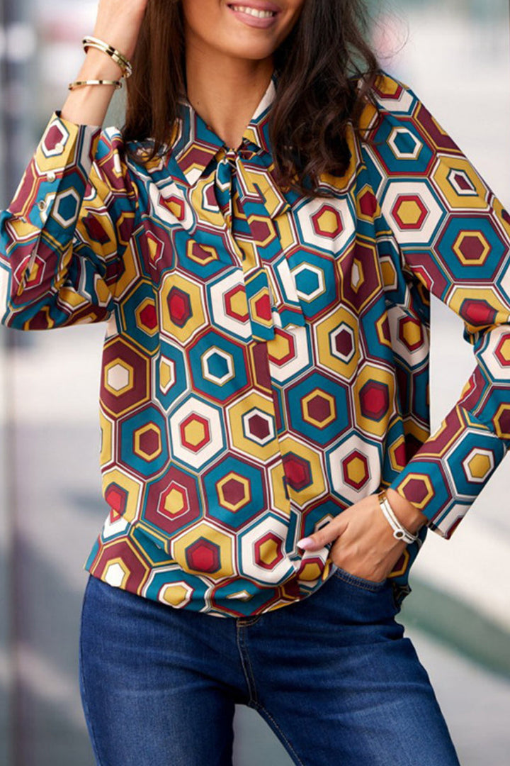 Stilla | Elegante overdele med skjortekrave i trykt patchwork