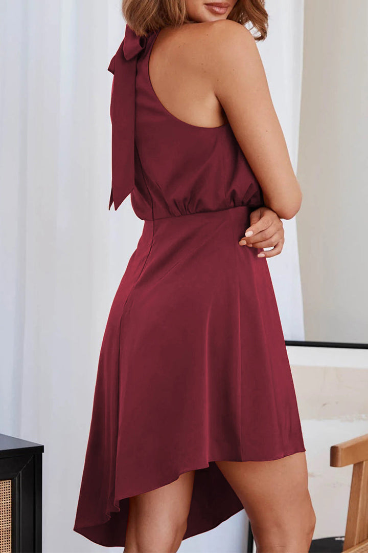 Stilla | Asymmetrisk Halterneck Kjole med Elegance