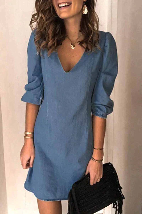 Stilla | Casual kjole med elegant V-udskæring
