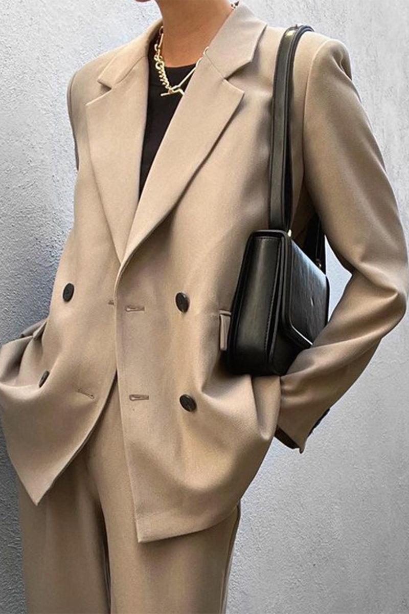 Stilla | Elegante Ensfarvede Knapper, Vendbar Krave, Lange Ærmer, To Delt