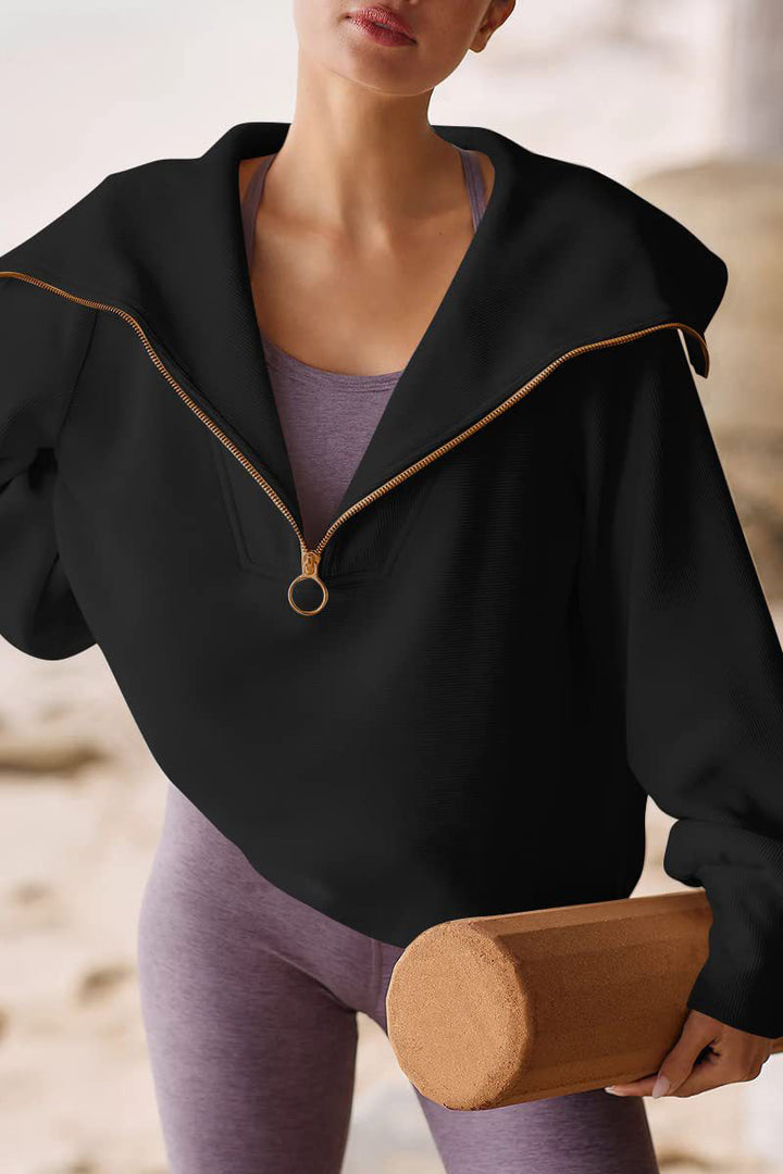 Stilla | Elegant Kvinde Sweater med Ombukket Krave og Halvdelen Lynlås