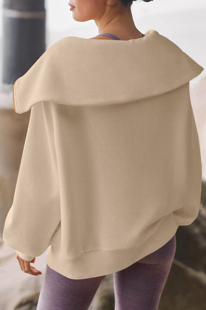 Stilla | Elegant Kvinde Sweater med Ombukket Krave og Halvdelen Lynlås