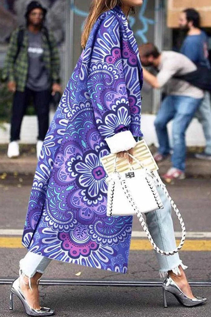 Stilla | Overdel med ombukket krave og streetwear tryk