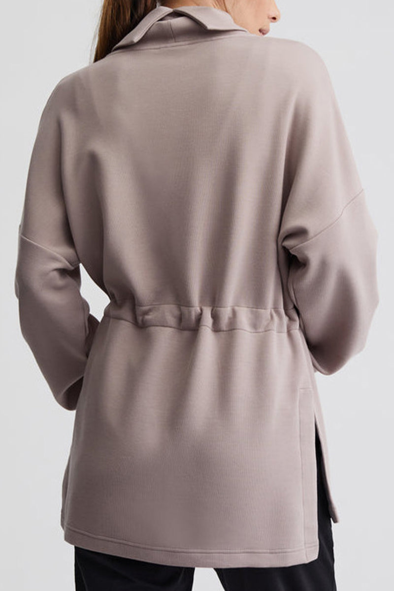 Stilla | Casual sweater med en ensfarvet høj hals og snøre