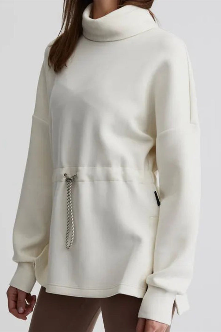 Stilla | Casual sweater med en ensfarvet høj hals og snøre