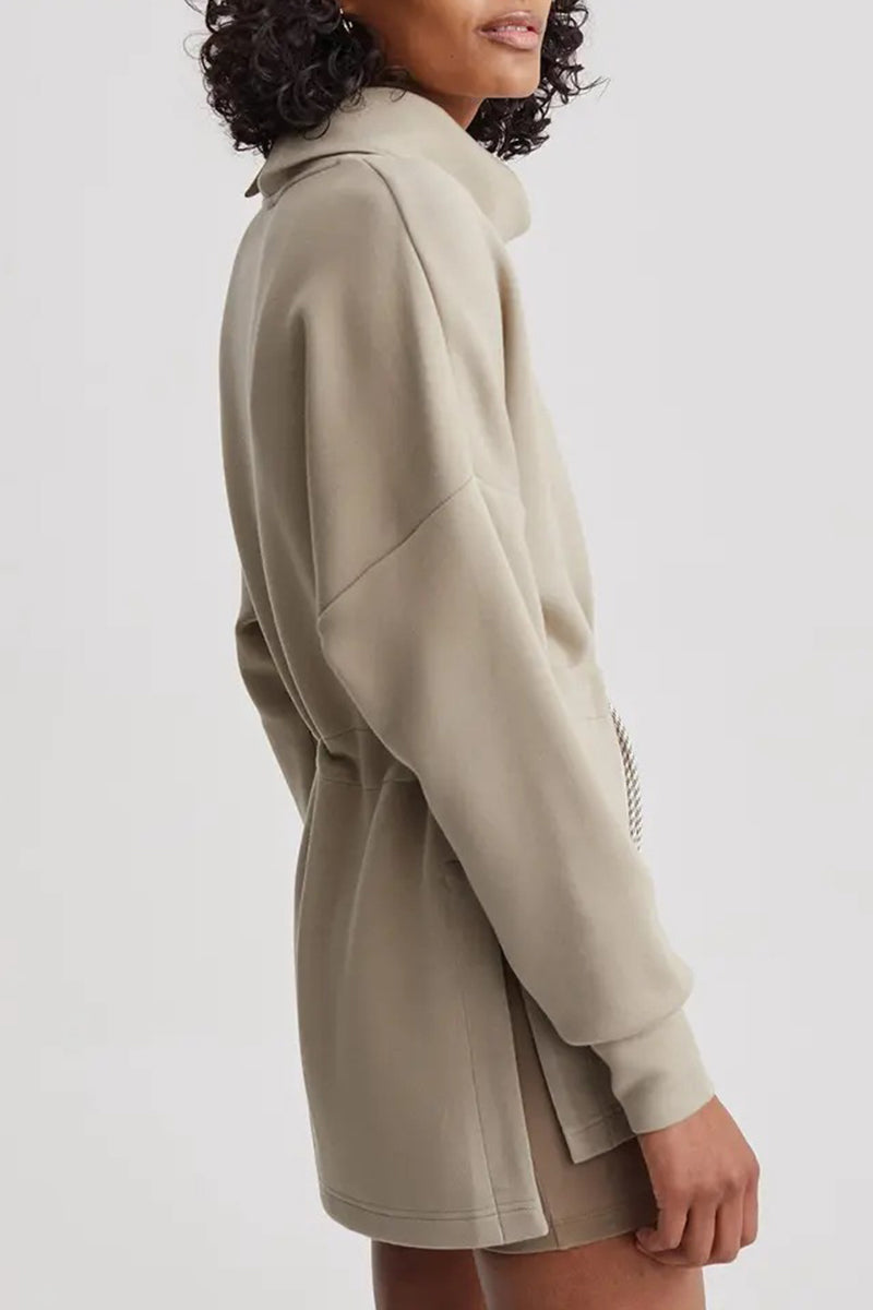 Stilla | Casual sweater med en ensfarvet høj hals og snøre